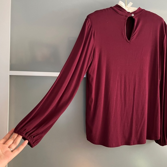 Amour Vert Long-Sleeved Blouse w/ Keyhole Neckline - Picture 8 of 16